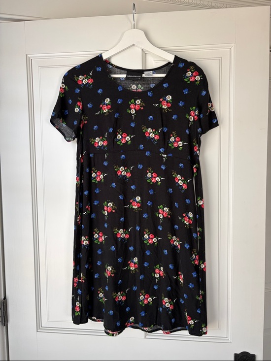 Vintage Dresses & Skirts - Vintage UM & Company Black Floral Short-Sleeve Swing Dress Medium size 9 10